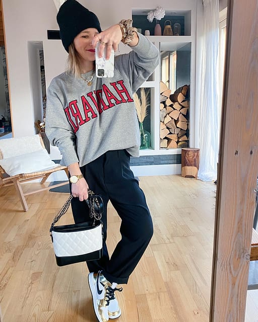 J’ai récidivé avec mes beautés!
Belle soirée IG 😘

#lookdujour #tenuedujour #monlookdujour #outfitdujour #airjordan1mid #basketsdorées #sweataddict #passionsweat #styledujour #modeuse #promod #zara #ideelook #ideetenue #fashioninspirationdaily #modedujour #mamanstylée