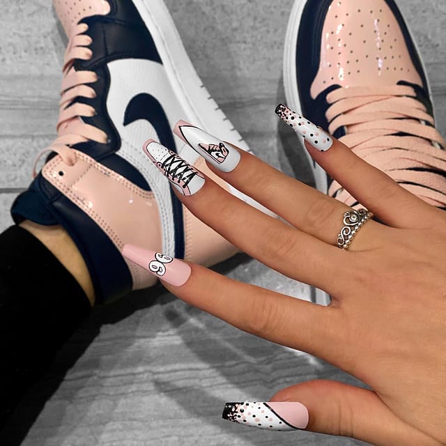 I painted these cute nails to match my kicks 💗 #96baby