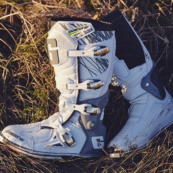 試着無料】ガエルネ ファストバック ホワイト - オフロードブーツ