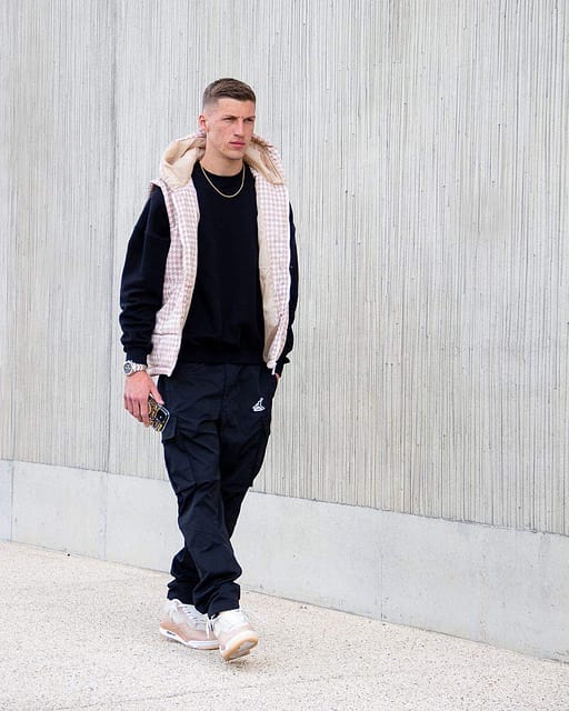 👀🖤

#sneakers #sneakersaddict #sneakerhead #outfit #outfitinspiration #streetwear #jordan4 #jordan #shoes #wethenew #nike #evaswtoutfit #shoesaddict