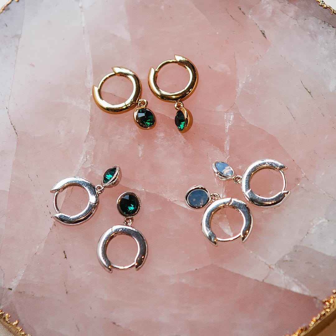Coloured stones = the perfect finishing touch to any outfit. Which colour is your favourite?

🔍 Drop Huggie Hoop Swarovski Earrings 

#oreliajewellery #justaddjewellery