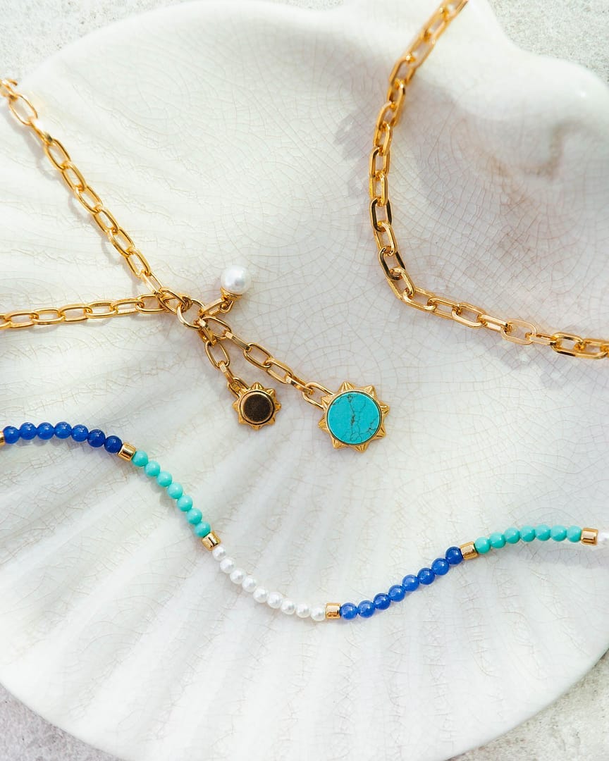 The perfect summer jewellery dish.

Shop link in bio:
🔎Turquoise & Pearl Sun Charm Cluster Lariat Necklace 
🔎 Beaded Colour Block Collar Necklace 
🔎 Large Link Chain Necklace - Gold 

#oreliajewellery #justaddjewellery