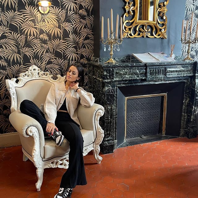 Une heure apparemment pour poster 🤭🫣😅

« N'oublie jamais que la route qui mène à l'épanouissement, à la paix intérieure, n'est pas une ligne droite.
C'est un parcours souvent semé de détours, de virages, souvent jonché de barrières, d'obstacles. Quoi que la vie mette en travers de ton chemin, prends-le comme un challenge, une expérience, une occasion de renforcer ton enthousiasme, ton courage. Ne laisse jamais rien ni personne te faire croire que tu n'es pas assez, que tu n'es pas capable... ou t'empêcher d'atteindre ta jolie destination, d'apprécier ton beau voyage… »

Texte by areformidable que je valide x 1000 

GOOD NIGHT ✨

#collaboration #night #hotel #southoffrance #france #influencer