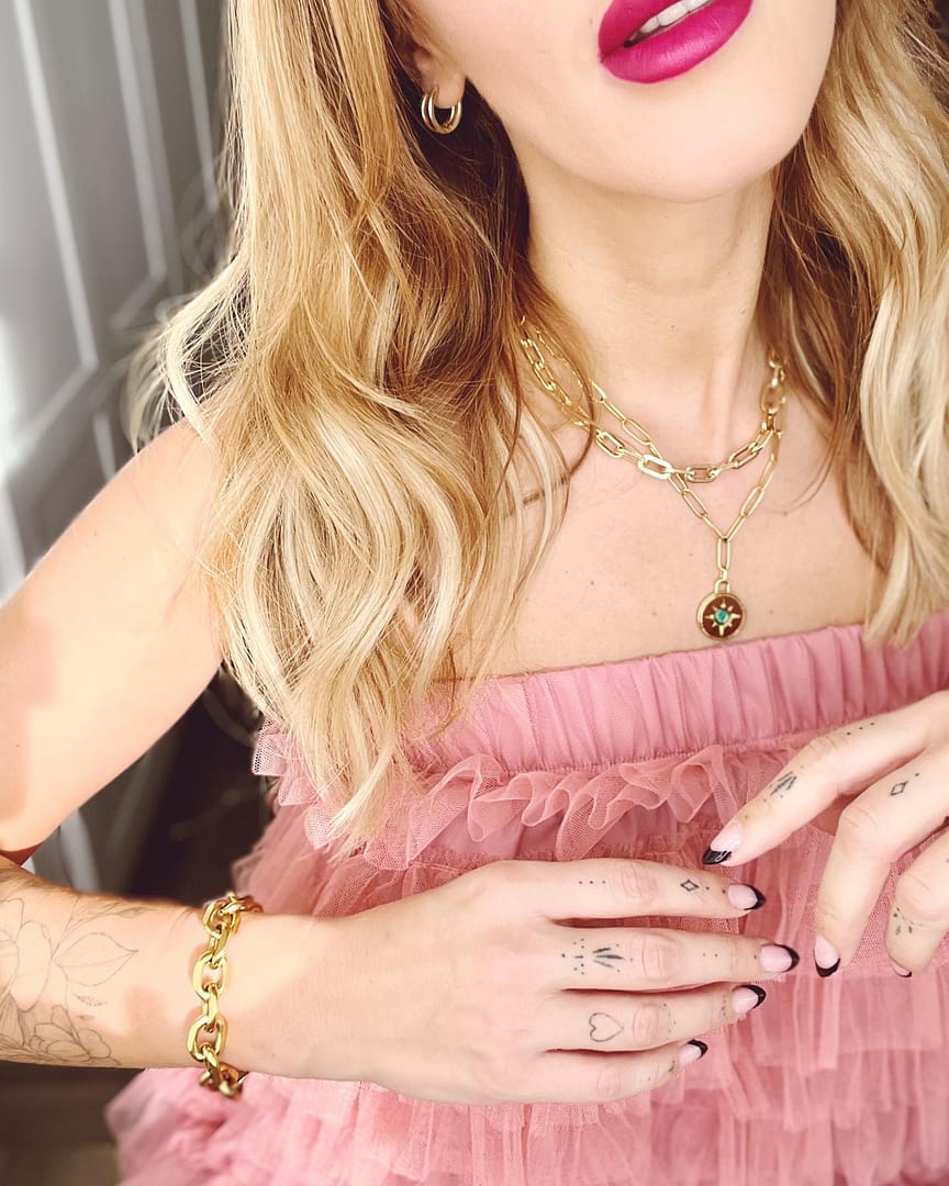 Extra? Who dis? 

In oreliajewellery ⚡️
(Gifted)

Use my code…
‘ORELIA210’ 
for 25% off site-wide.

Will link in stories. 💫

#InOrelia #TheOList #justaddjewellery #aestheticjewellery #aestheticstyle#goldjewellery #luxjewellery #neckstack #neckstacks #goldchain #goldchains #goldchainnecklace #bracelet #goldbracelet #chunkychain