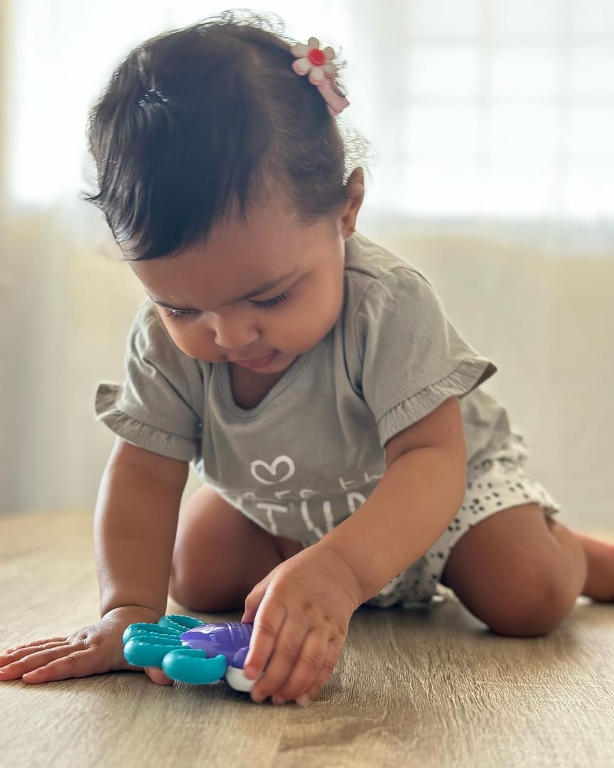 vibrating teething egg The Aqua Teething Egg main image 0