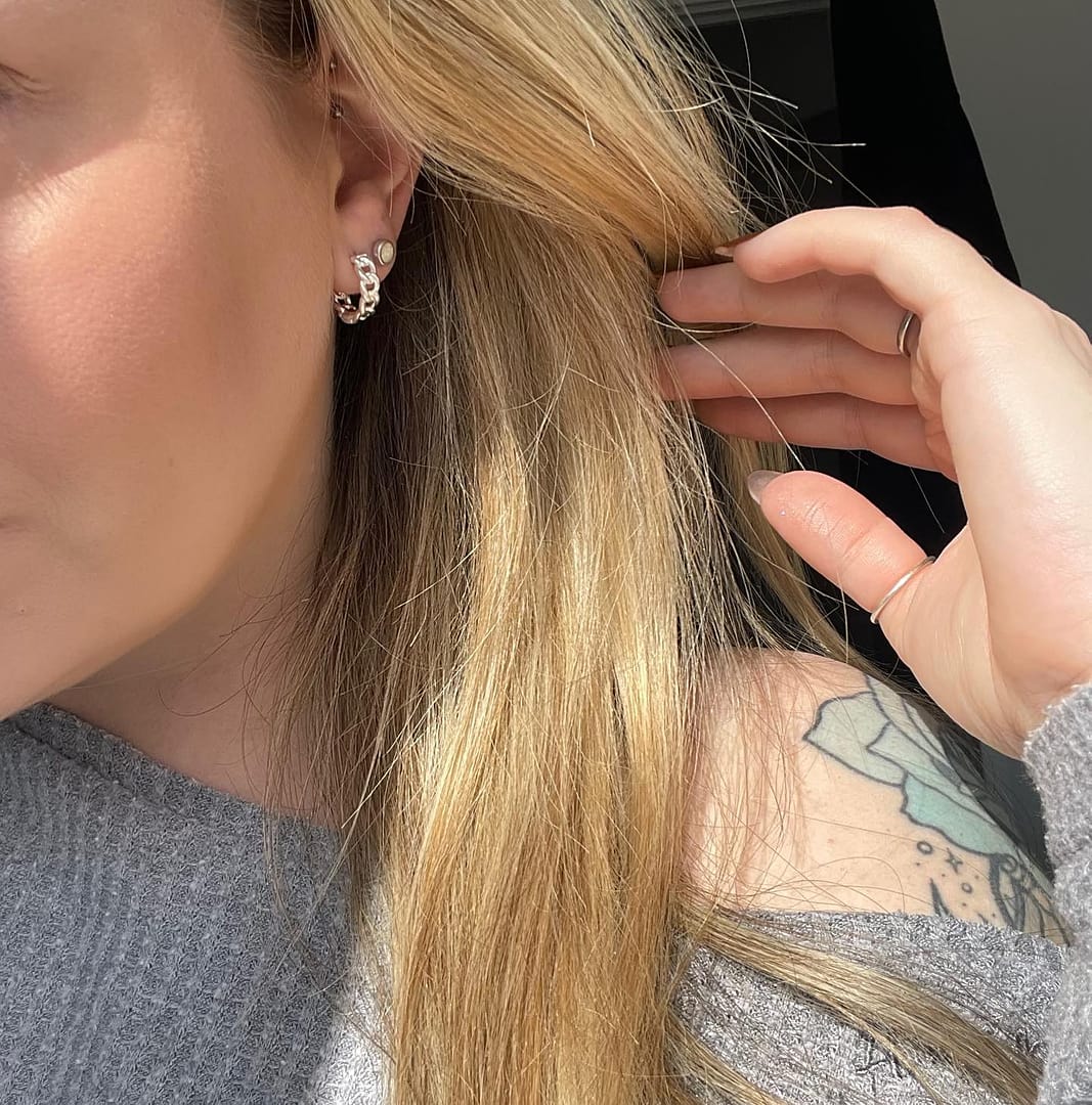 G O L D E N  H O U R ✨
- - - - - - - - - - 
I am taking full advantage of the small bit of sun we have had recently and trying to get some good snaps in the rays ☀️

AD - Also, how beaut are these chain link hoops from oreliajewellery, I have worn them every day since I got them! Use the link in my bio for 15% off! 

Happy Saturday 🤎
- - - - - - - - - - - 
#InOrelia #JustAddJewellery #TheOList #jewellery #goldenhour #goldenhourlight #girlswithtattoos #homesweethome #homeaccount #aesthetic #ａｅｓｔｈｅｔｉｃ #likesforlike #mrshinch