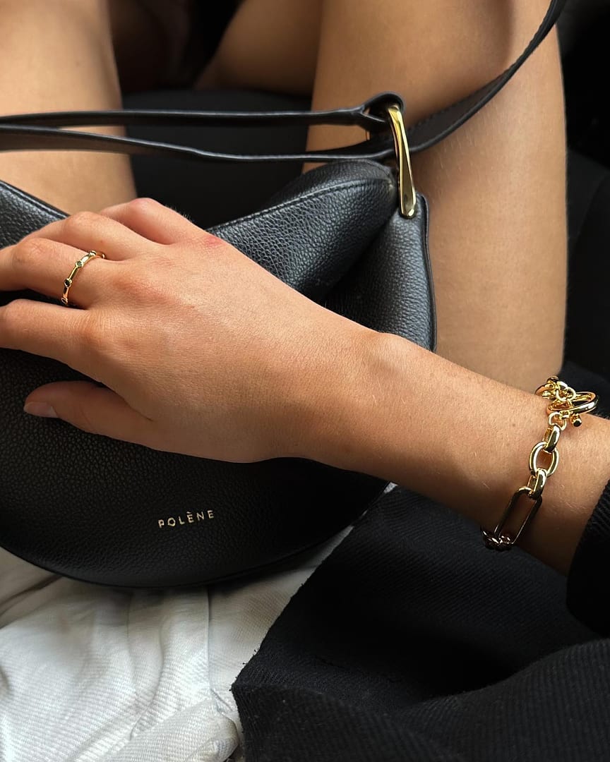Monday morning essentials: our bestselling Link T-Bar Bracelet and Emerald Stationed Ring @lizziehindshaw