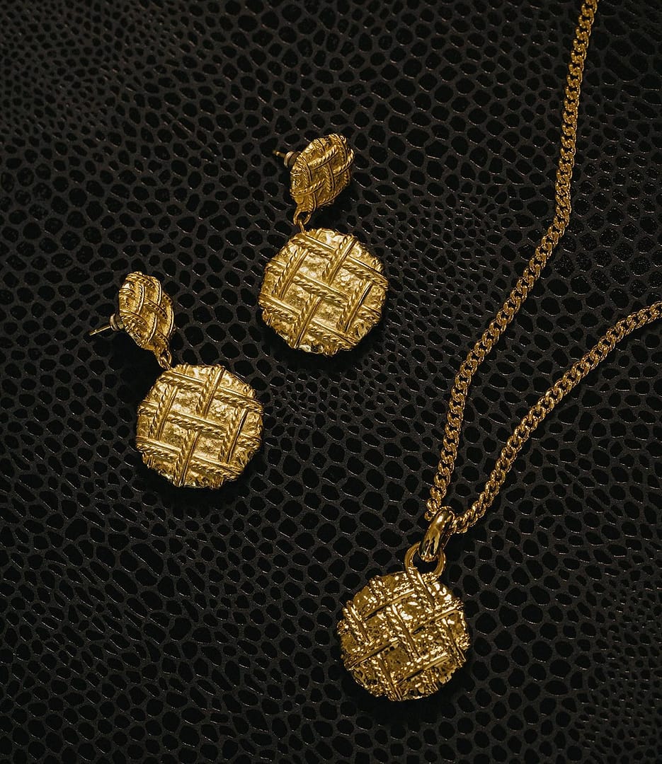 Nod to 90s nostalgia with our statement medallions. Recycled and responsibly made #oreliaxsusancaplan