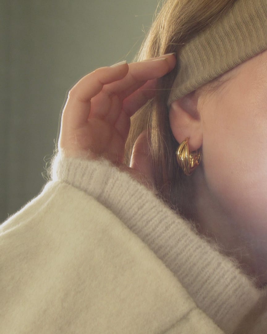 All ears👂🏻✨
You can never go wrong with a gold hoop!

Use the code OLIST-T7N8 to get 15% off oreliajewellery 

#theolist #inorelia #justaddjewellery