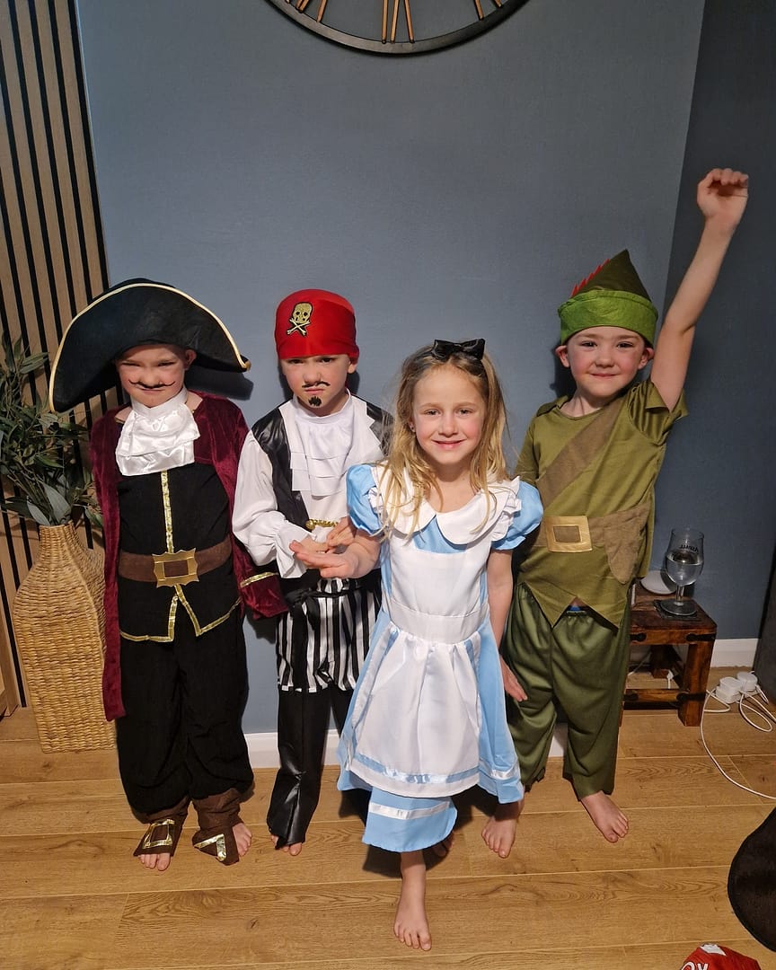 Smiffy's Robin Hood Kostüm – Grün & Braun, Mit Top, Capelet, Hose & Stiefelüberzügen, Für Kinder