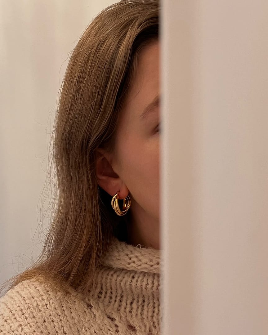 Interlocking gold hoop earrings discount