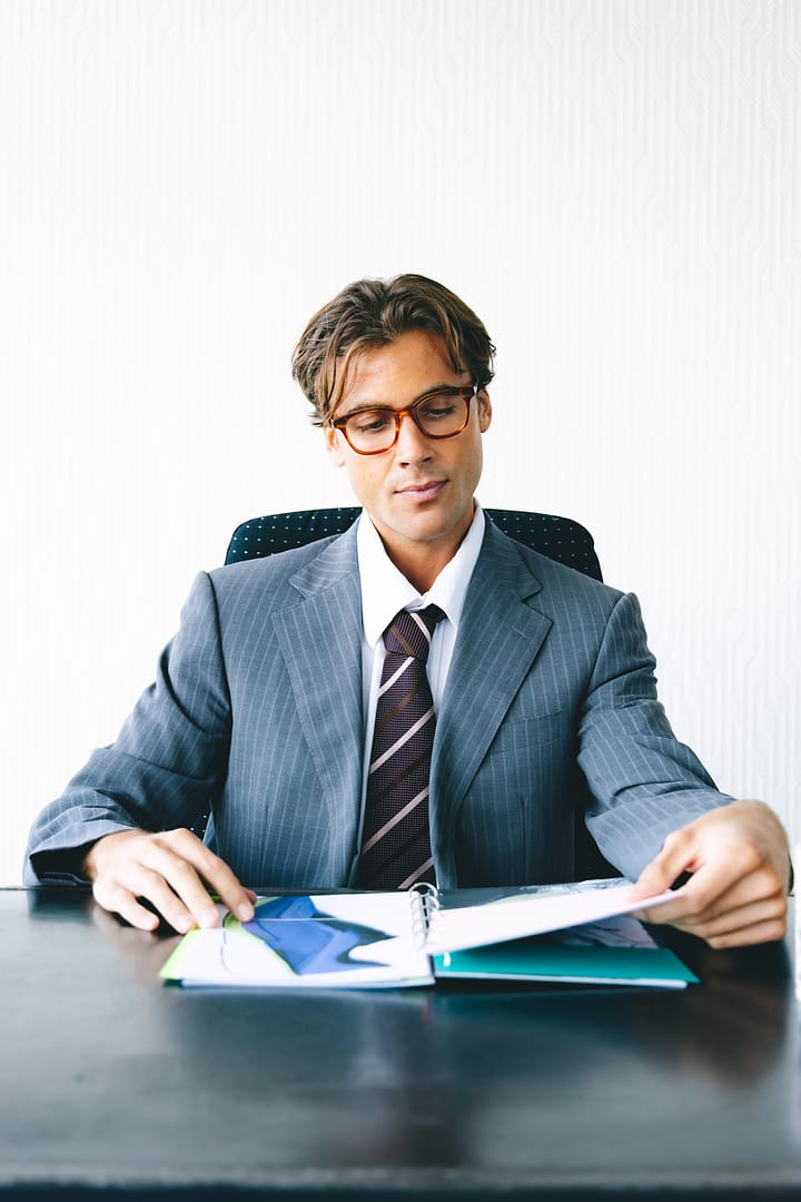 Model wearing IOLLA prescription glasses