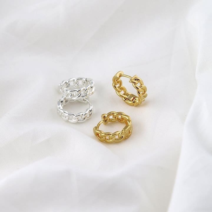 As seen on HRH The Duchess of Cambridge. Pre-order your Chain Huggie Hoops now.
Tap the link in bio to pre-order.
#OreliaJewellery 
#HRH #DuchessOfCambridge #KateMiddleton #Royals #Royal