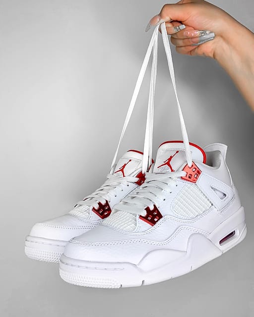 Jordan 4 blanche rouge hotsell