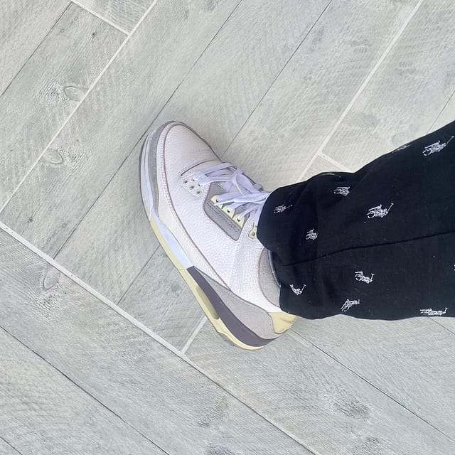 .
.
.
.
caminotv fitthemall_official 
#outfit #outfitoftheday #outfitmen #outfitinspiration #outfits #ootd  #ootdstyle #fashion #style #cozy #cozystreetwear #streetwear #minimalhouse1 #zalandostyle #caminotv #wethemovement #sneakers #sneakersaddict #sundaymatching #snkrs #nikesacai #blocdivoire #levenoutfits #snkrskickcheck #jordan #jordan3 #jordan3amamaniere 
#amamaniere #nike