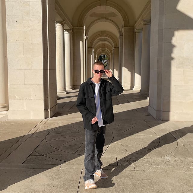 #sneakers #outfitoftheday #ootd #outfit #aj4 #aj4shimmer #fitthemall #fitthemall_official #vousetesbeaux #caminotv