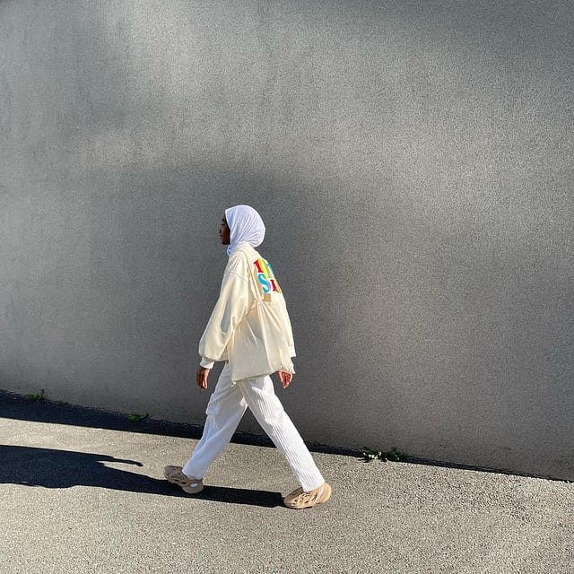 Obsess with my Yeezys🍦

#foamrunner #outfitinspiration #autumn #hijabstyle #streetstyle #white