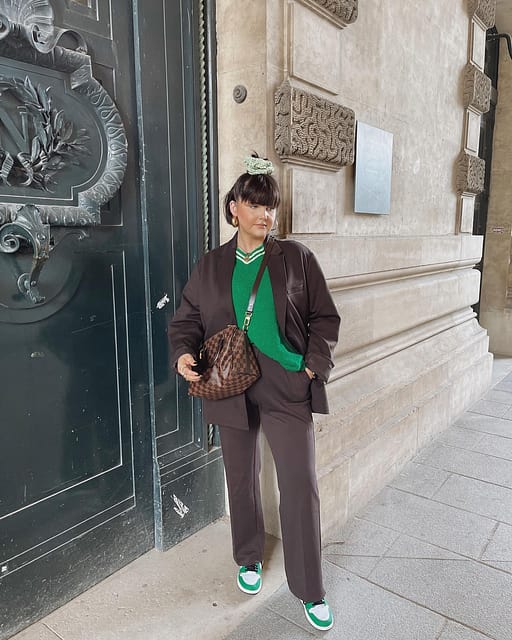 the Paris spam is now over you will all be glad to hear🇫🇷 two-piece suit from zaraman 🤎

#ootd #wiwtd #streetstyle #fashionblogger #fblogger #fashion #streetwear #happy #zara #zarastyle #zaramania #paris #parisfashionweek #asos #nikejordan #nike