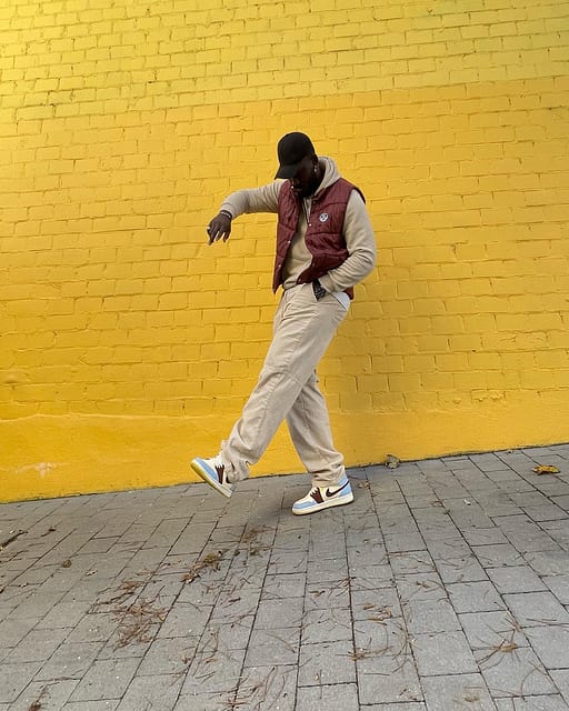 Left foot curler, golaso so swipe 

#fashion #fashionstyle #fashionweek #bershka #berhskastyle #bershka #black #cream #maisonchateaurouge #nike #wearemitchysnkrs  #evaswoutfit