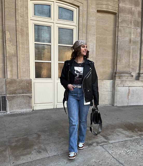 Mon bandana pref, mon perfecto pref, mon T-shirt pref, mon jean pref, mes sneakers pref, bref tous mes trucs pref de mon dressing en une tenue ♡ 

Combien sur 10 pour ce look ?

#fashionblogger #pimkiexme #neutrallook #springoutfit #streetstyle #dailyoutfit #perfectojacket #bershkastyle #rockstyle #minimaliststyle #ootdsituation #fashionlover #parisianstyle #bohostyle #stradivarius #nike #outfitinspiration