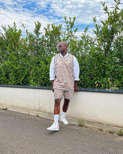 BANDANA 😎

📸 kugelolivia 

#streetstyle #fashionclass #gentlemen #menstyle #style #photography #mensfashion #losangelesfashionblogger #losangeles #uk #london #germany #snobshots #menstyle #blackmen #brazil #fashionkilla #spain #paris 
#highsnobietystyle #classystreetwear #culturemaxed #bestofstreetwear #dubai #dubailife #colombia #venezuela #spain #peru #chili #yolo