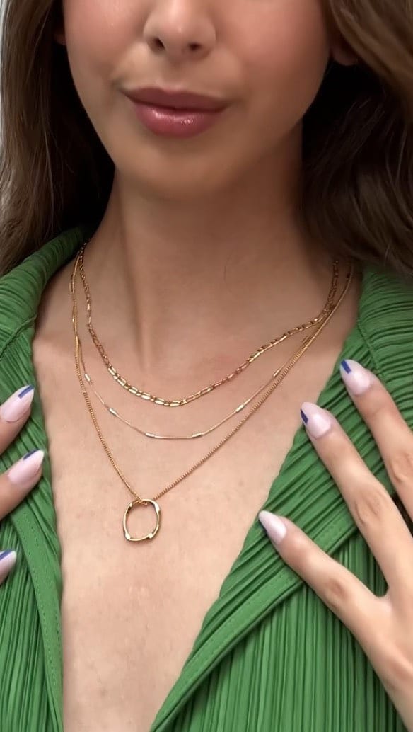 Say goodbye to tangled neck stacks 👋 shop our Open Circle Three Row Necklace in gold, silver and rose gold at the link in bio. 

#oreliajewellery #justaddjewellery #jewelleryhack #necklacehack