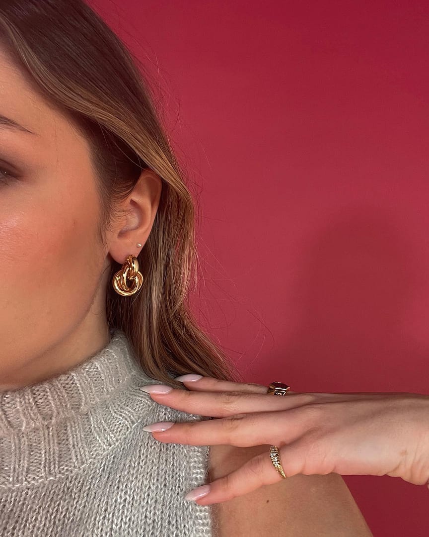 New pieces I’m obsessed with for party season from oreliajewellery #TheOList #JustAddJewellery #InOrelia 🤍✨