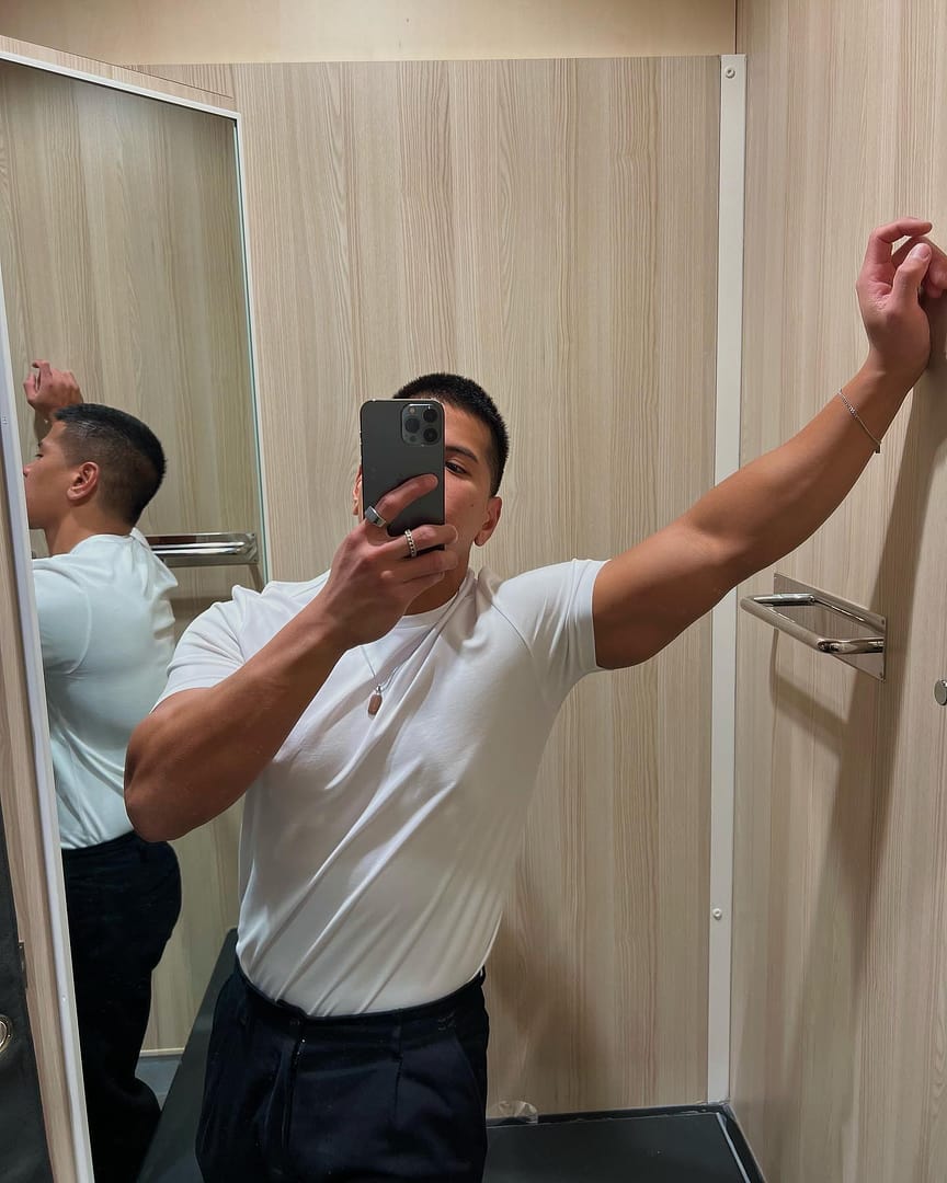 A mirror pic and a place where I would love to be 🪞☀️

👕👖 : zaraman 
Accessories : oreliajewellery (silver & waterproof necklace and ring)
You can find them in the link below ⬇️ 

https://community.orelia.co.uk/s/ian.gutierrez
Check my stories for discount CODE!!‼️
^
^
^
#white #classic #ts #pic #mirrorpic #spring #style #styleinspo #modelo #modelsearch #modelshoot #freelance #summervibes #fitnessjourney #fitboy #februllage2023 #photoshoot #theolist #inorelia #justaddjewellery
