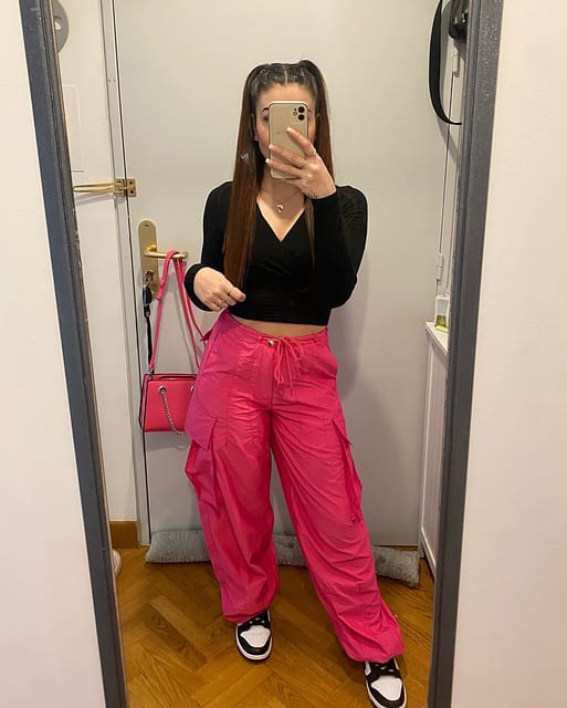 - OOTD 🪄 
* haut : sheinofficial 
* pantalon : sheinofficial 
* basket : wethenew 
* sac : naumy.france 
 #shein #sheinofficial #wethenew #sneakers #nike #dunklow #pink #sheinstyle #sheinhaul #girl #like #ootd #outfit #outfitoftheday #ootdfashion #makeup #makeupaddict #paris #france #girl #fashionaddict