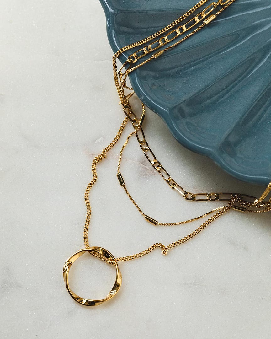 Layering made easy. Our bestselling Open Circle Necklace is now back in stock.

Add a Necklace Separator to your basket for tangle free style ✨