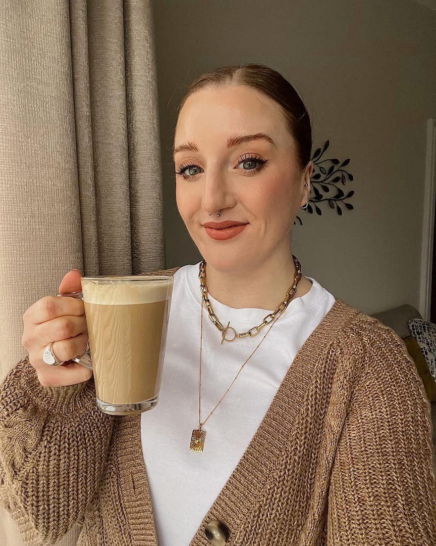 Celebrating the small wins this week ✨ 
We met our wedding photographer and just speaking about the day has just got me super duper excited - it’s happening, it’s real!
I’m on the last stretch of my Invisalign journey and I’m so happy with how my teeth are looking! 
It’s almost the end of January and all the life admin I had on my to-do list is ticked off!

Cheers ☕️ 

jewellery from oreliajewellery #smallwins #lifestyle #lifeupdate #lifeupdates #invisalign #tea #teaaddict #theolist #orelia #justaddjewellery