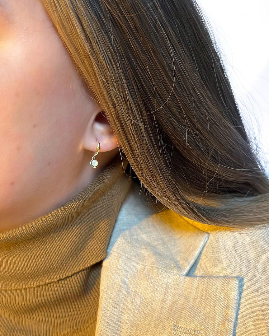 Sparkle ✨ with oreliajewellery 

⭐️ White Opal Drop Huggie Hoop Earrings Made With Swarovski® Crystals - Silver

⭐️affiliate link in my bio 

#oreliajewellery #jewellery #fashion #swarovski #swarovskicrystals #discoverunder5k #aesthetic