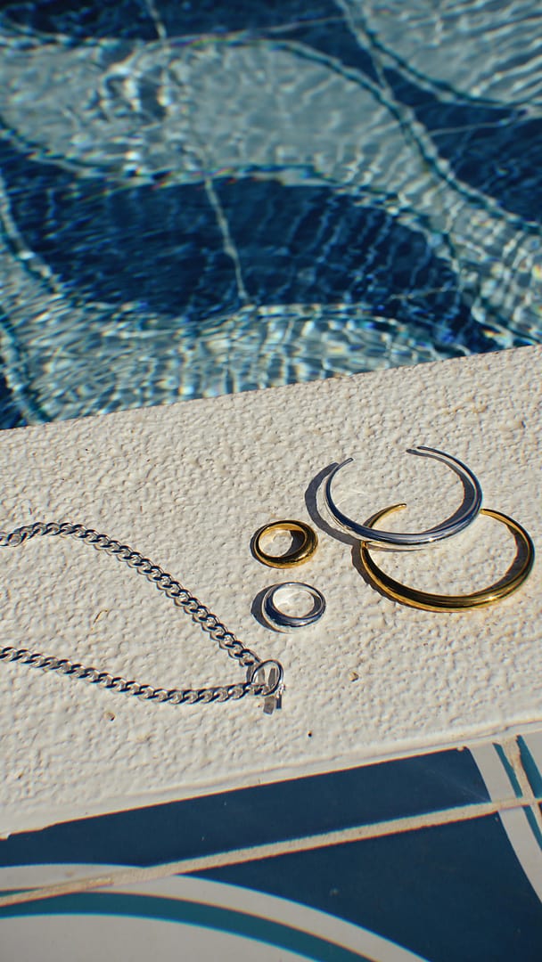We’ve got your summer jewellery sorted 🐚 Our new waterproof luxe jewellery is your new poolside essentials.