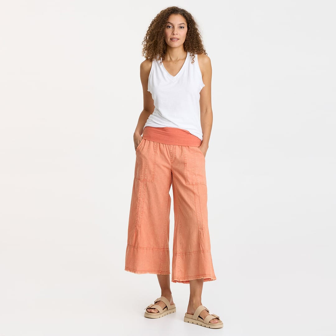 【YOURNUS】Crunchy Nylon Crop Pants ZW COLLECTION CROPPED PLEATED PANTS - Black | ZARA United States