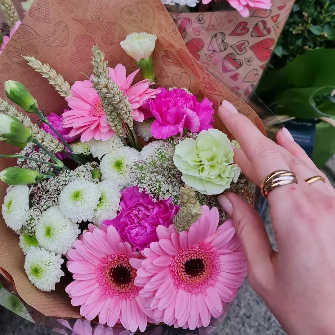 Looking for mani and ring inspo? We’re always inspired by you. Swipe to see how our Orelia customers have styled our jewellery with their manicures. It’s all in the details...