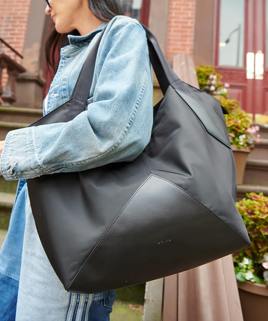 バッグ everyone j.30000 2025 throwie nylon tote everyone nylon logo tote bag (BLACK) | everyone