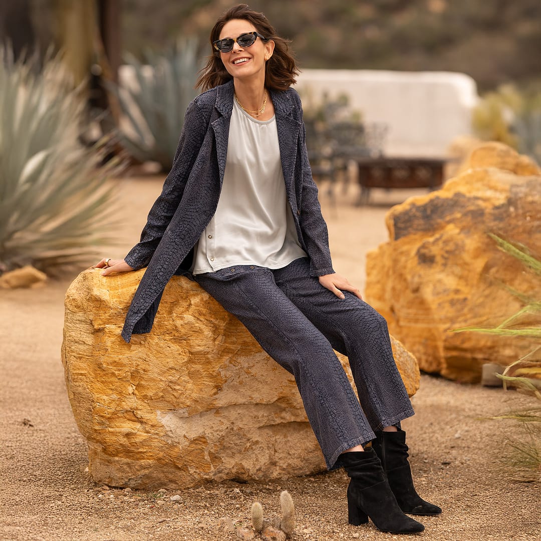 Jenika Flare Pant in Distress Wash Mariner