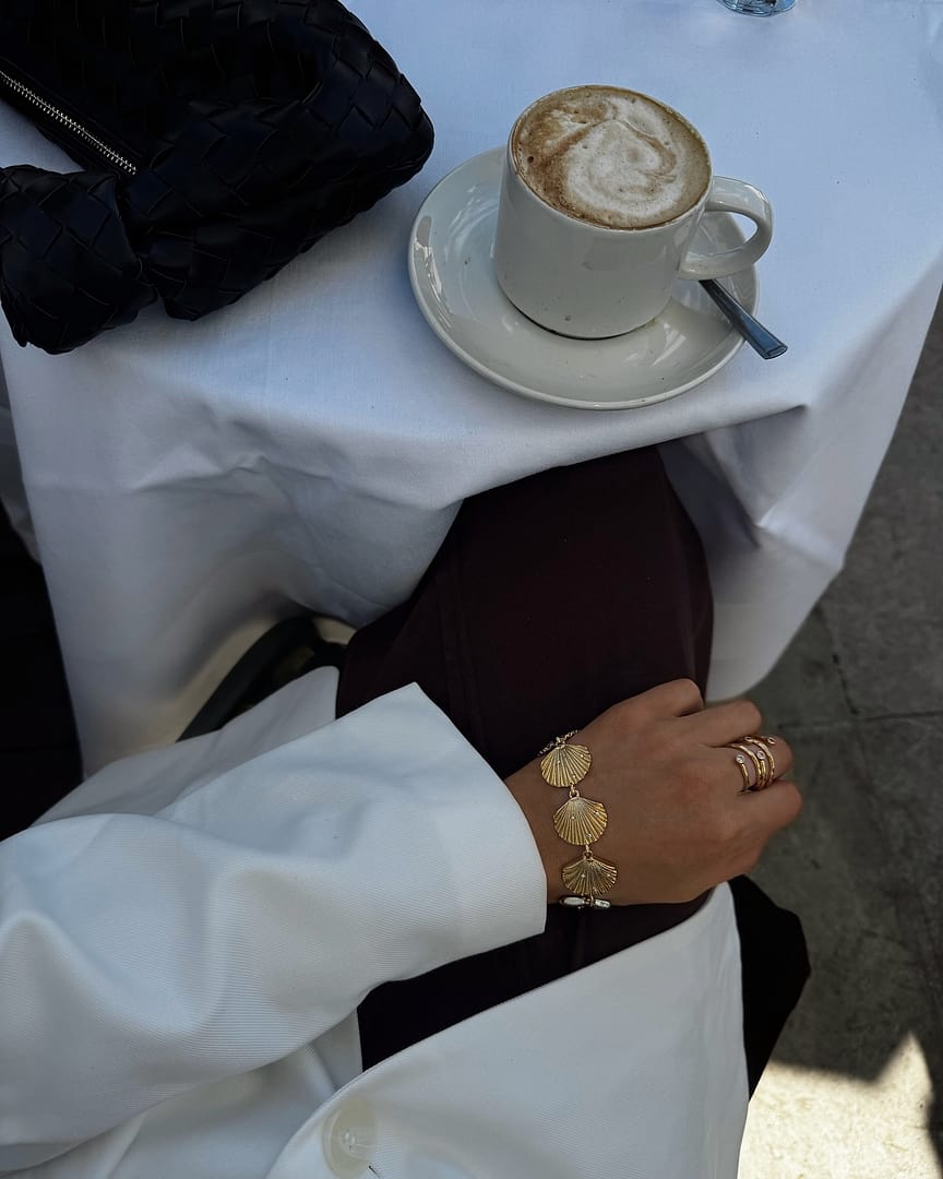 Anything shaped like a shell has my heart 🐚oreliajewellery new Cote D’Azur collection is so pretty 

Blazer is dissh 🔗 links in bio 

[ad/gift]
