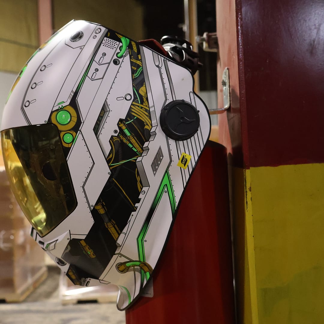 オマケ　REBORNアニカフェ Miller Digital Infinity Welding Helmet w/ ClearLight 4x Lens